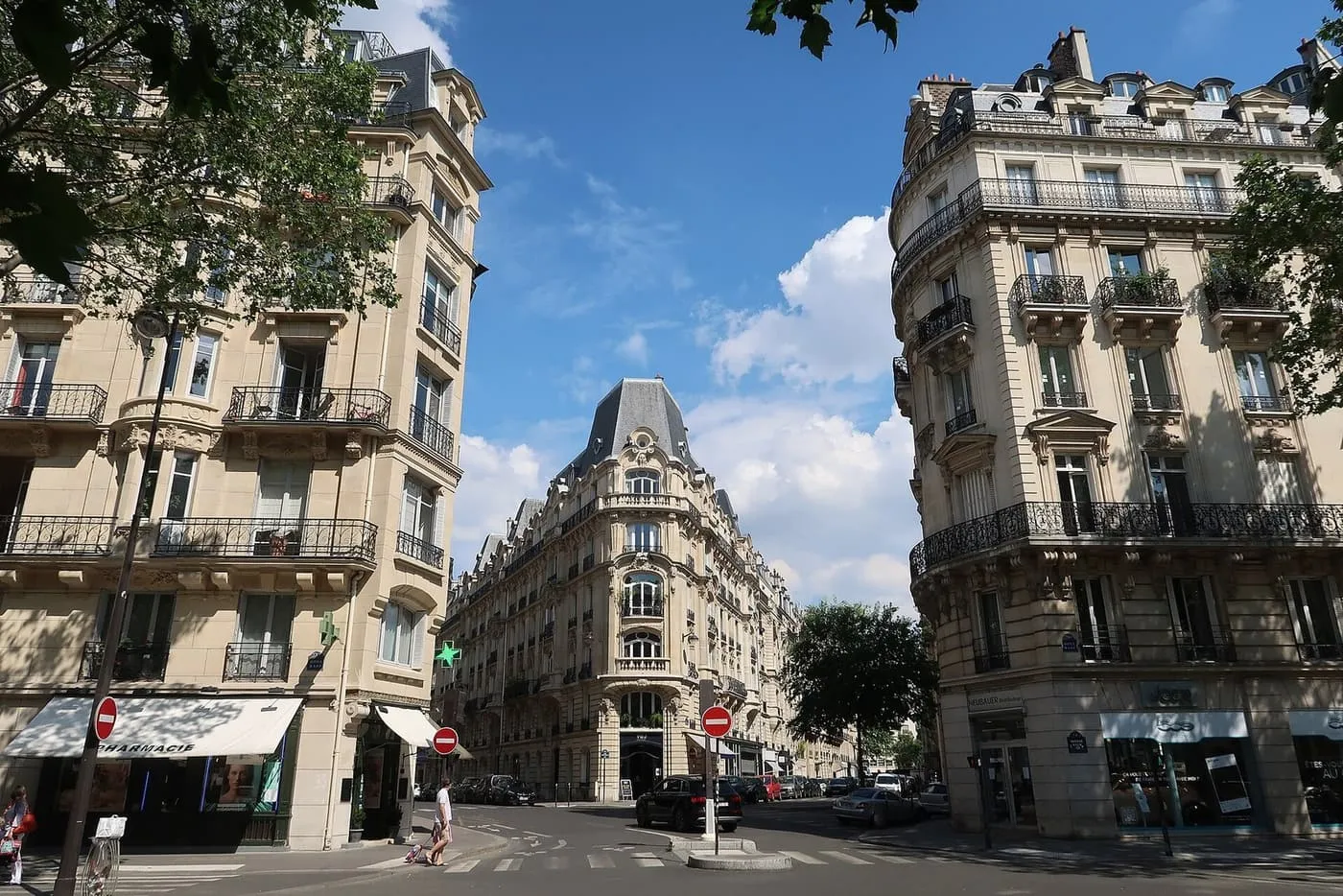 Stone apartment buildings with iron balconies on the corner of Place Edwige-Feuillère, beside avenue Rapp