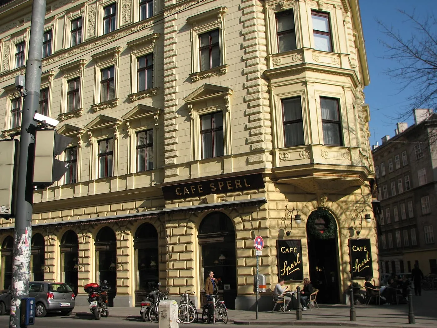 The cream-coloured corner building on Gumpendorfer Straße with the Café Sperl sign above its arched ground-floor windows and tables outside