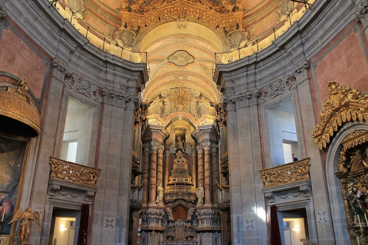 The gilded high altar and curved walls of the Igreja dos Clérigos, seen from the nave