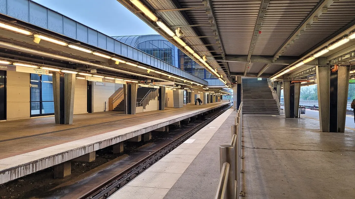 The elevated platforms of Kőbánya-Kispest metro station, with the M3 track beside an empty platform
