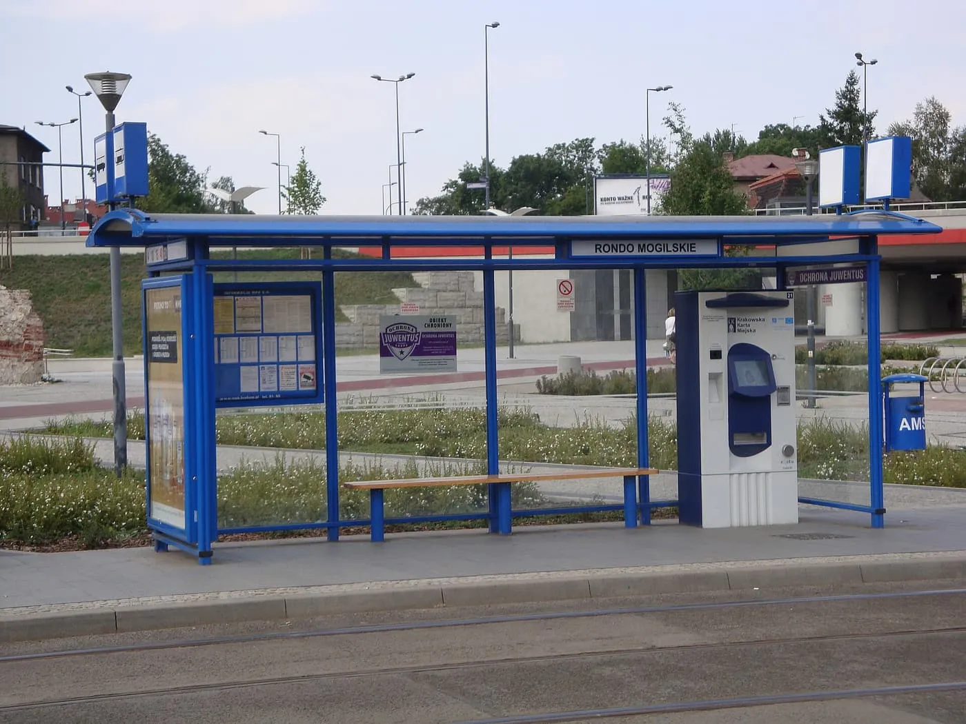 A blue shelter and a ticket machine at the Rondo Mogilskie tram stop