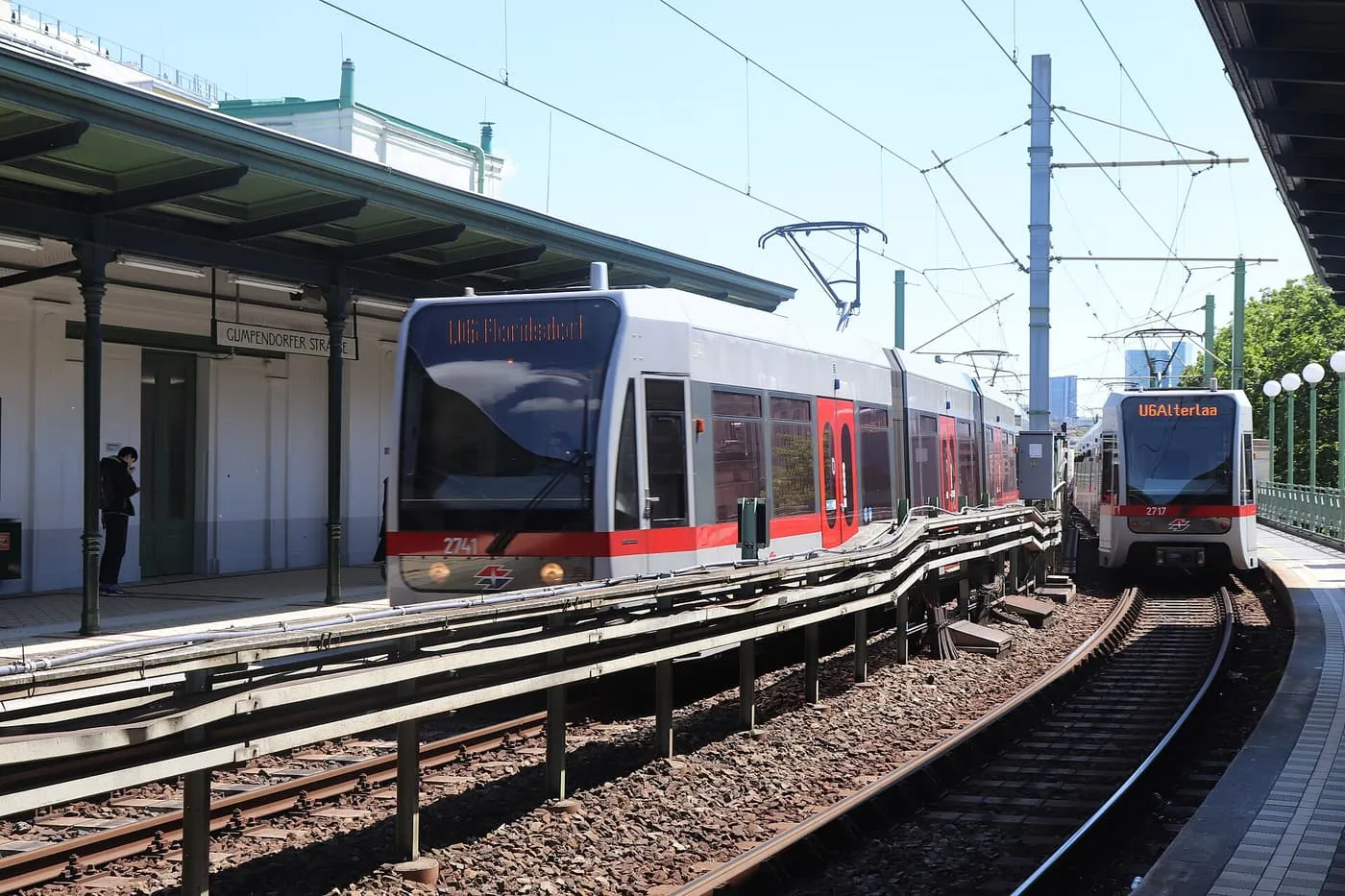 Two red and grey U6 trains at the open-air platforms of Gumpendorfer Straße station